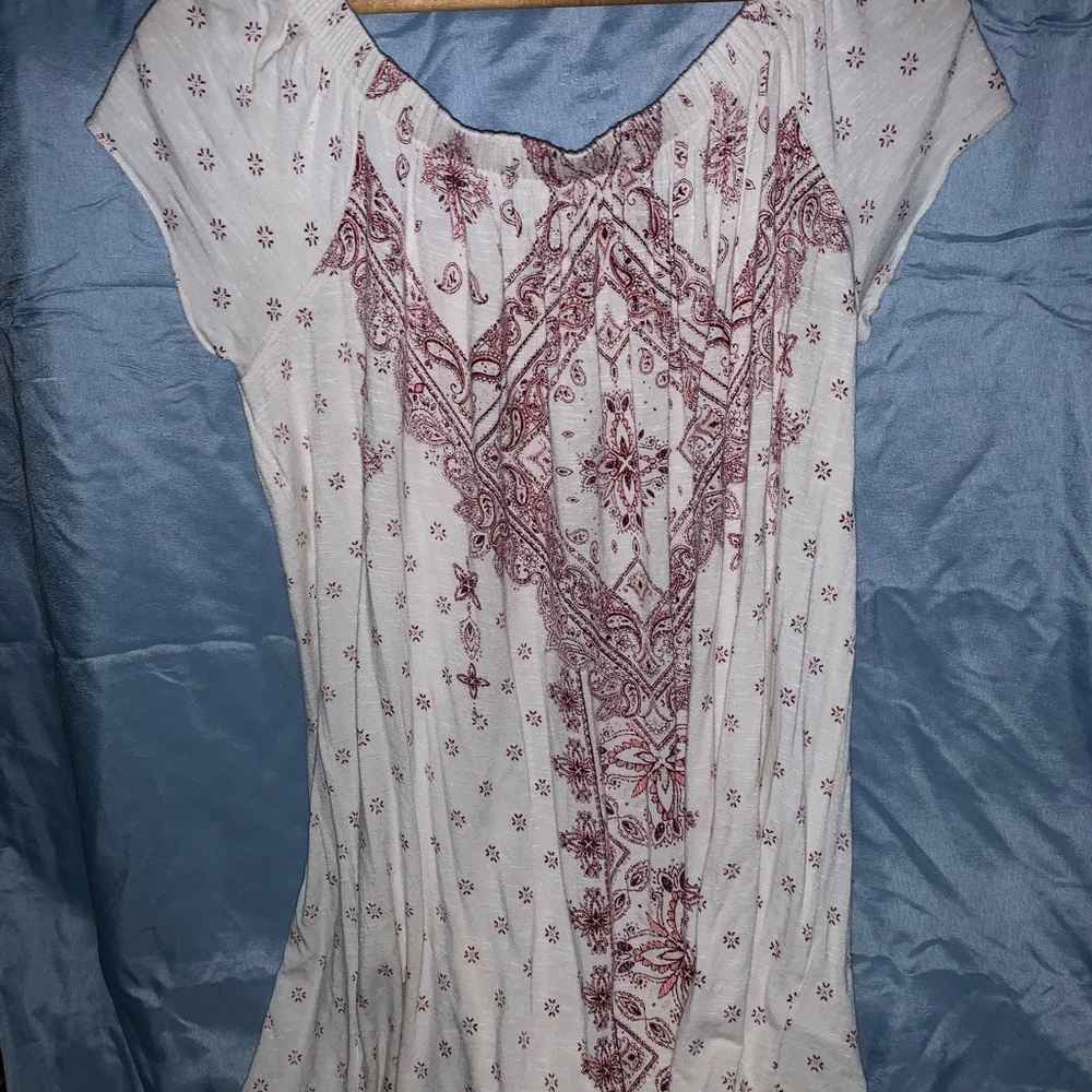 Off the shoulders women’s tee